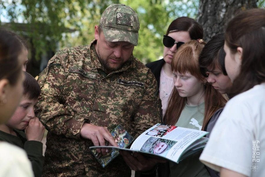 Нацгвардійці Рівненщини провели для ліцеїстів масштабний військовий вишкіл