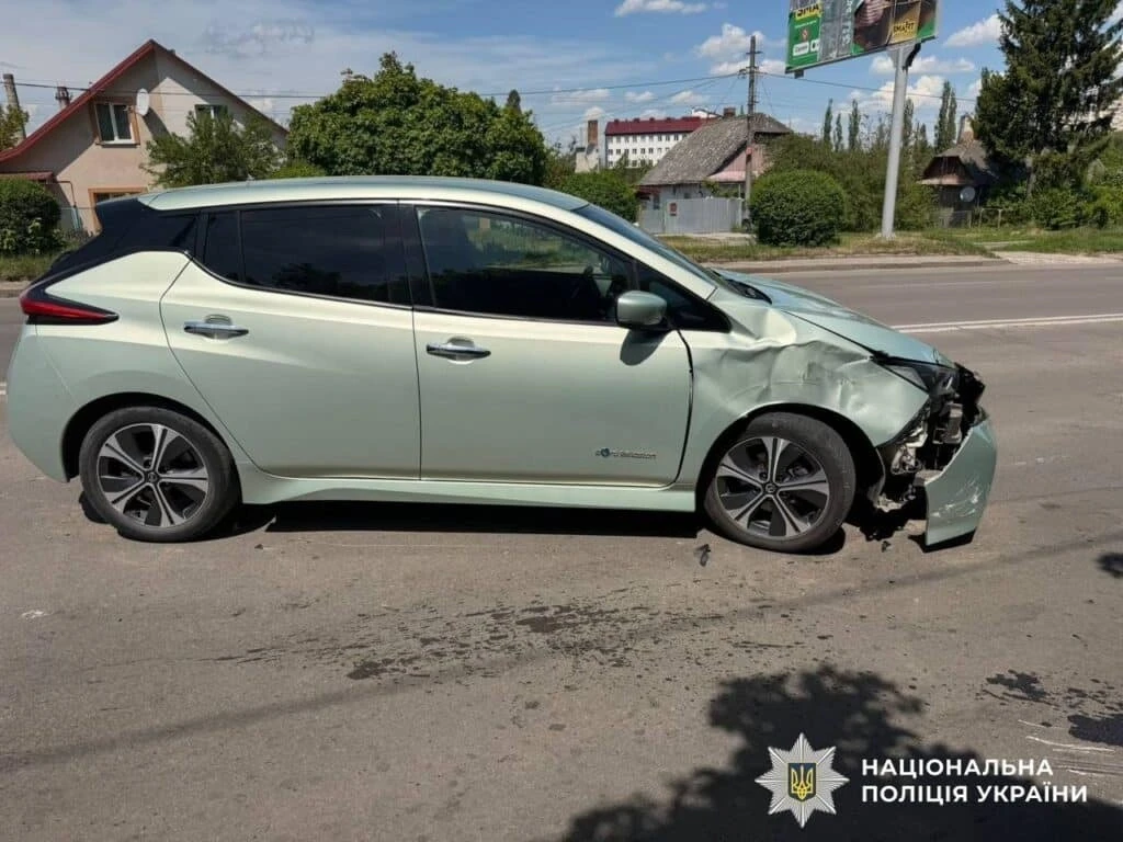 У Рівному водій легковика порушив ПДР і збив мотоцикліста