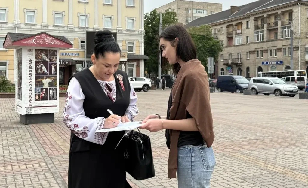 Мешканці Рівненщини вимагають визнати День вишиванки державним святом