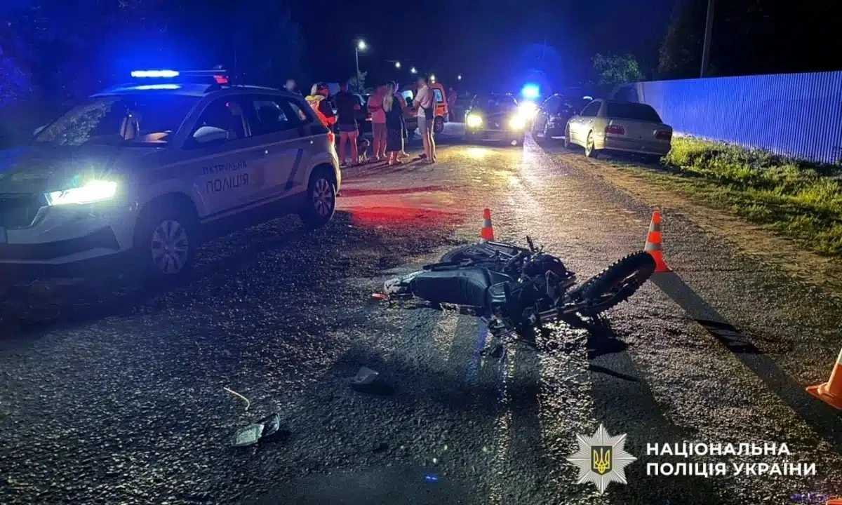 Тяжка нічна аварія на Дубенщині: двоє підлітків опинилися в лікарні через невдалий маневр