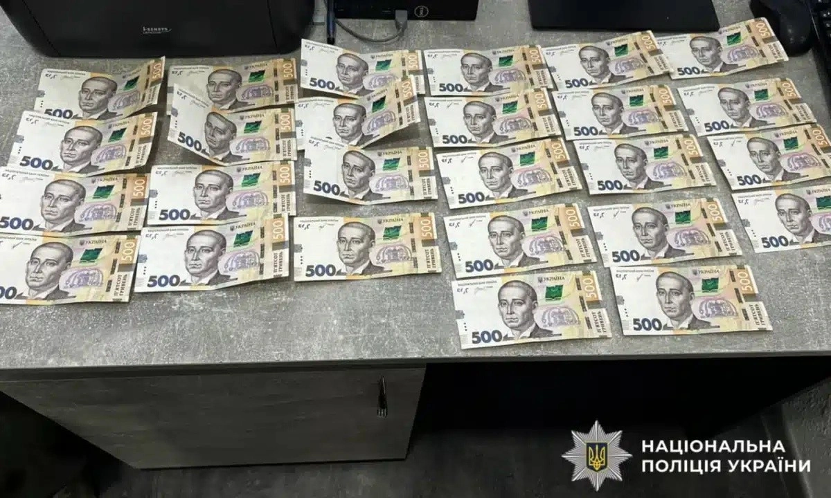 Пенсіонер із Рівного віддав три тисячі доларів за порятунок доньки у вигаданій ДТП