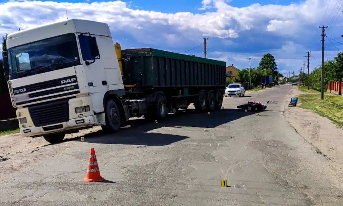 Трагедія у Рокитному: зіткнення з вантажівкою забрало життя 18-річного хлопця