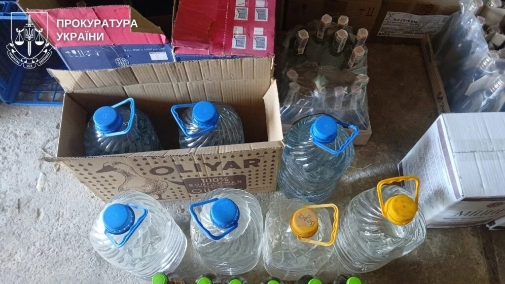 Рівнянин постане перед судом за масштабний склад підробного алкоголю відомих марок