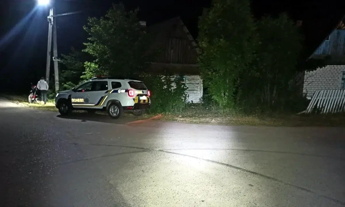 Катастрофічний таран будинку на Варащині: двоє неповнолітніх мотоциклістів потрапили до реанімації