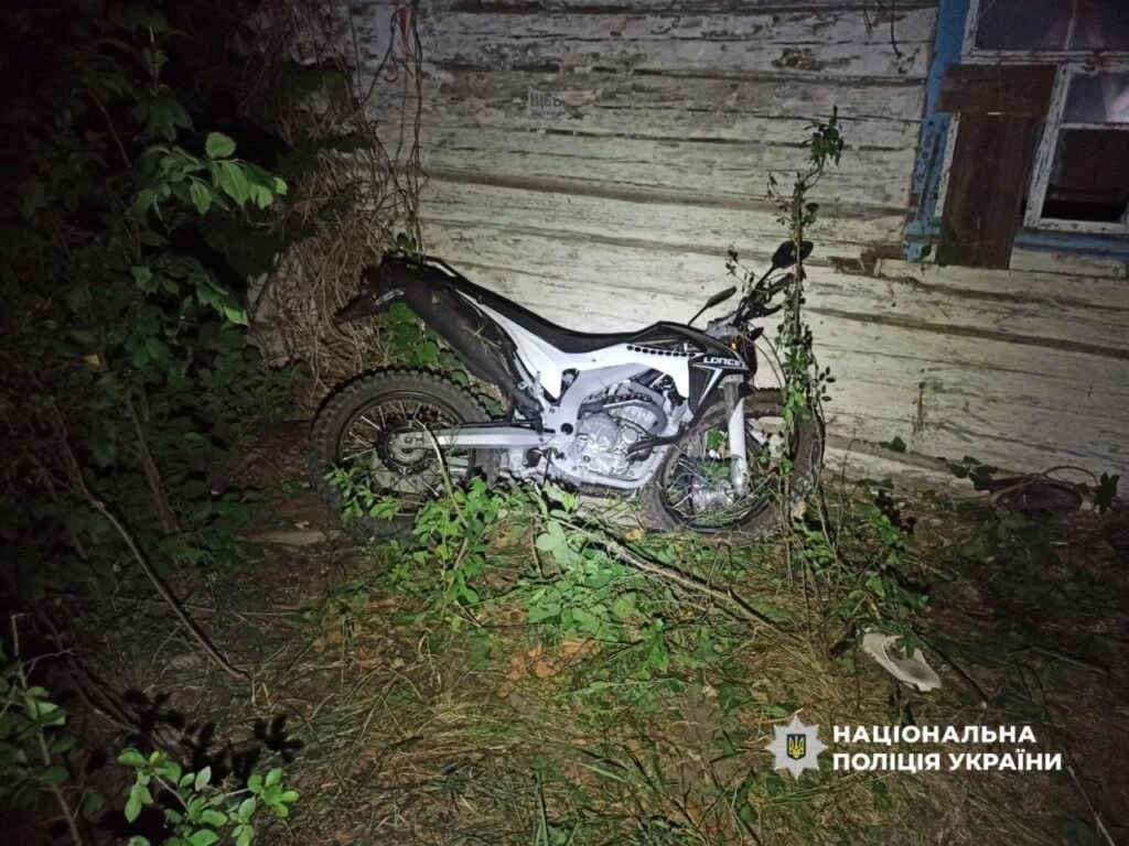 Катастрофічний таран будинку на Варащині: двоє неповнолітніх мотоциклістів потрапили до реанімації